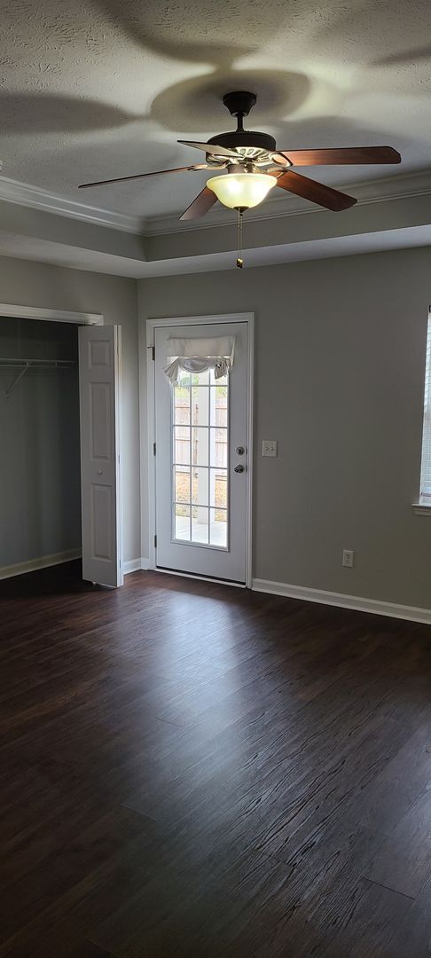 Building Photo - 810 E 24th St