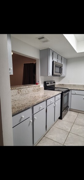 Building Photo - 6662 Wisteria Dr