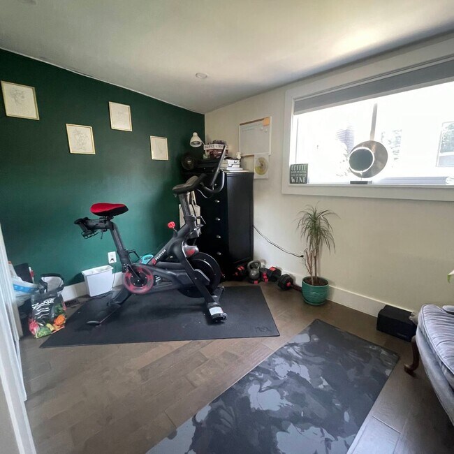 Building Photo - Unique&Updated Point Breeze Row home with ...