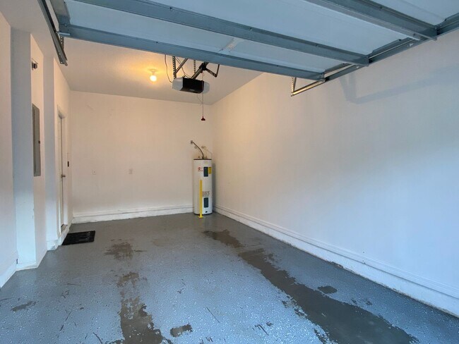 Building Photo - Beautiful 3 Bed/2.5 Bath Townhome in the Desirable City of Casselberry!!