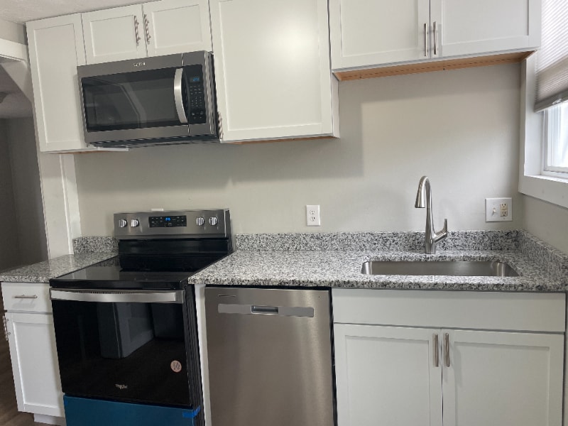 Building Photo - 90 E 8th Ave