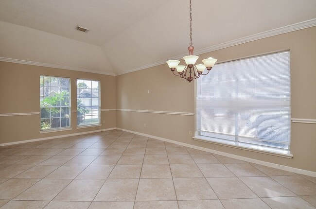 Building Photo - 20430 Drakewood Dr