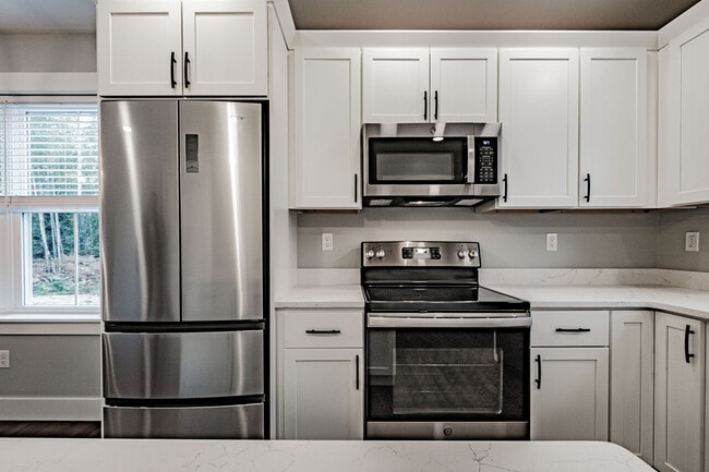 Building Photo - 9 Sunshine Circle