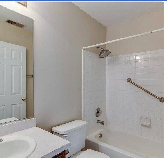 Building Photo - 1 S Oakhurst Dr