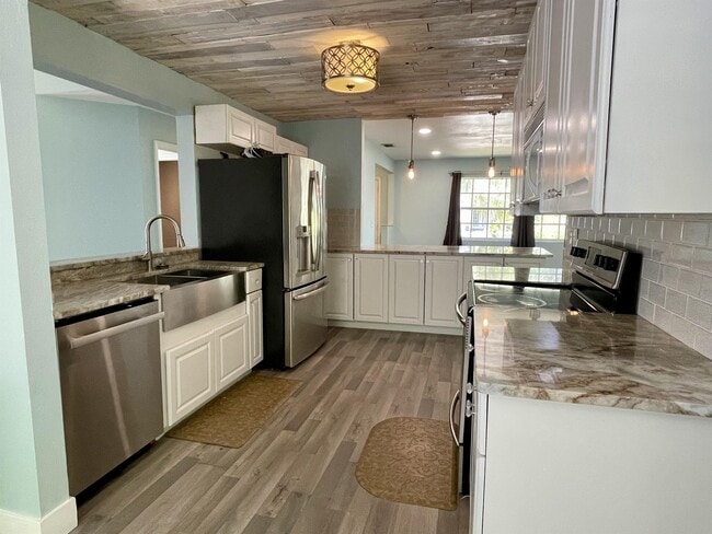 Building Photo - 5610 29th St Cir E