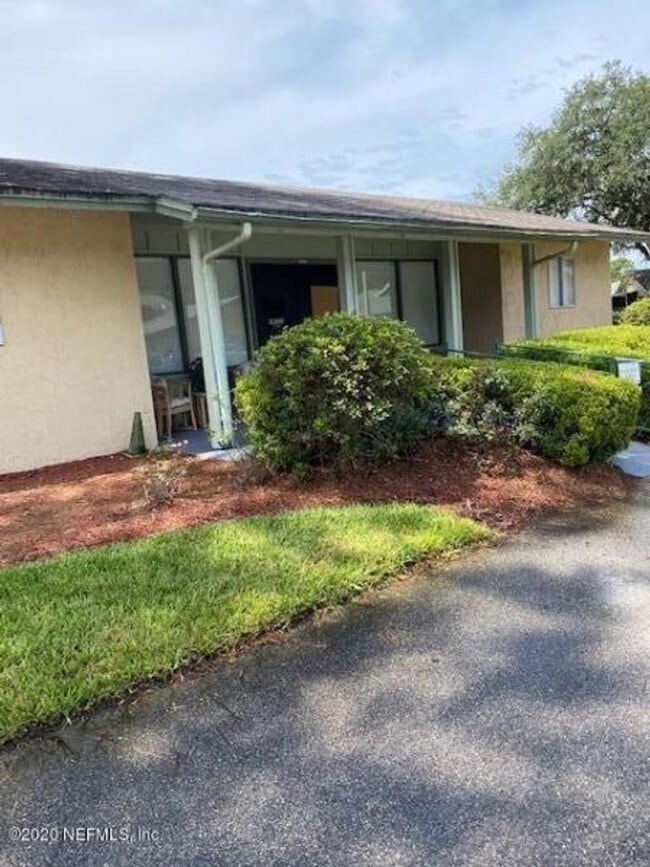 Building Photo - RENOVATED 3/2 TOWNHOUSE MOVE IN READY!