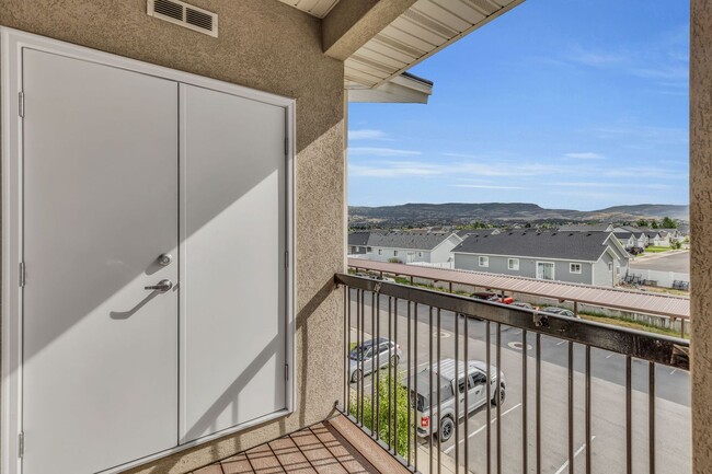 Building Photo - Ranch Landing Condo