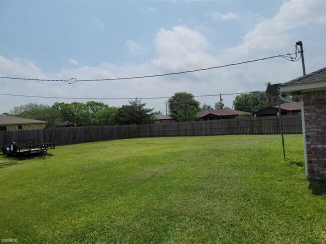 Building Photo - 3 br, 2 bath House - 3900 Windwood Cir