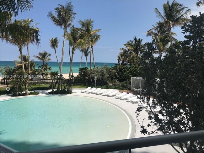 Building Photo - 16901 Collins Ave