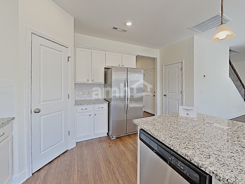 Building Photo - 5404 Lake Water Ct