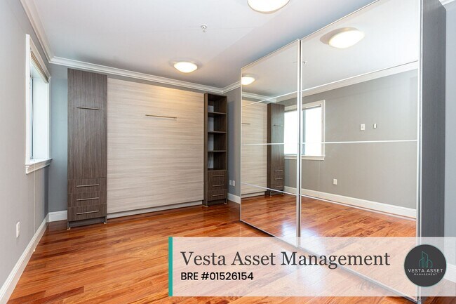Building Photo - SPACIOUS TOP FLOOR 3 BED/2.5 BATH CONDO WI...