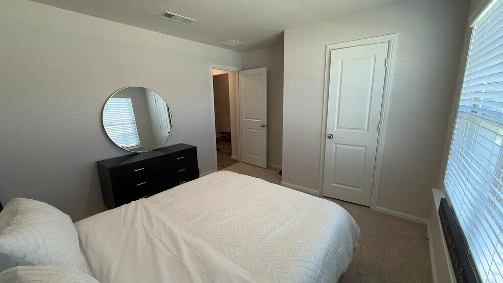 Building Photo - 1312 Hunters Rdg Dr
