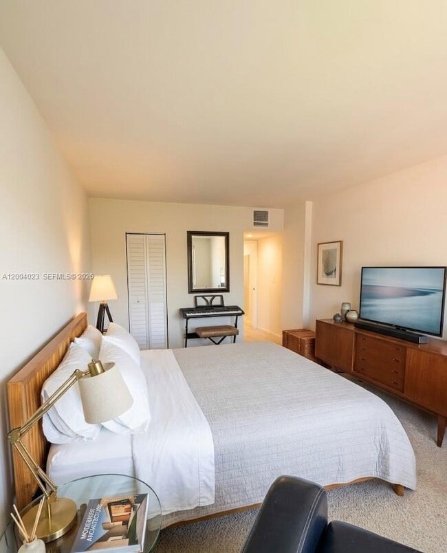 Building Photo - 100 Edgewater Dr