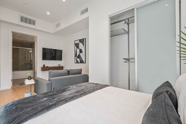 Building Photo - 5851 W 88th St