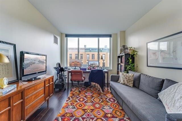 Building Photo - 1100 Maxwell Ln