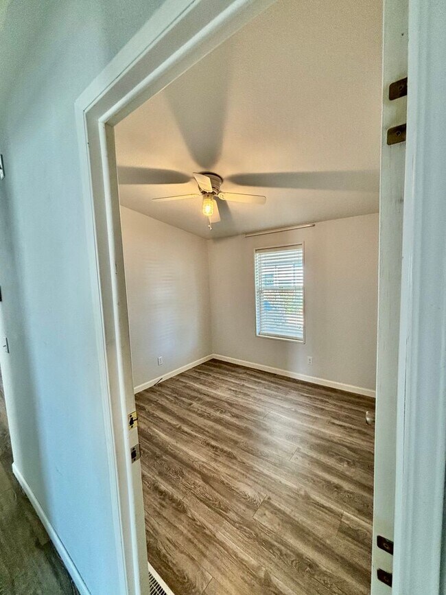 Building Photo - 2212 Lara Ln