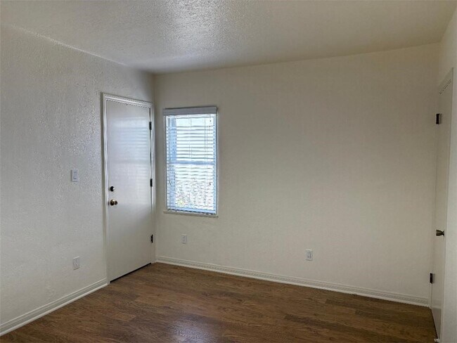 Building Photo - 1331 S Patton Ave