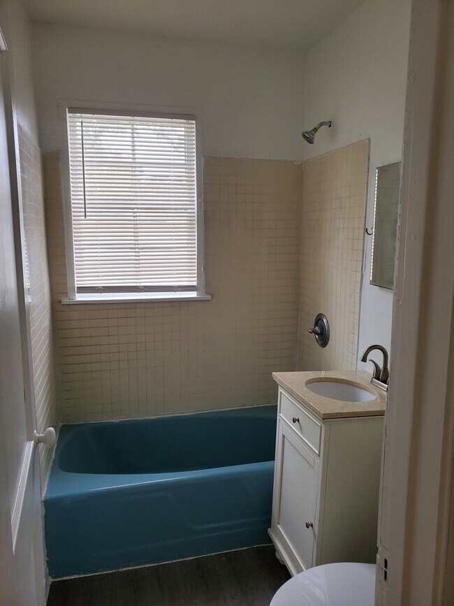 Bathroom - 905 Ethan Allen St