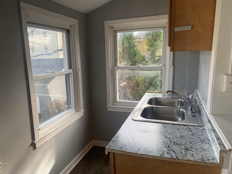 Building Photo - 2922 E Cold Spring Ln