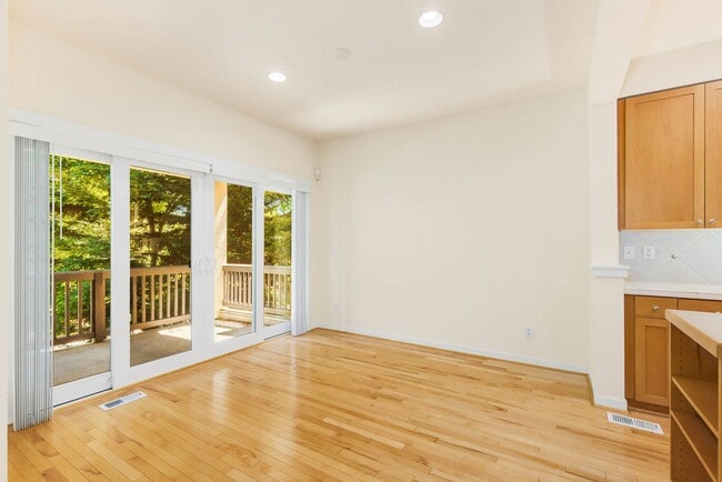 Building Photo - Beautiful 4-Bedroom Home in Prime Issaquah...
