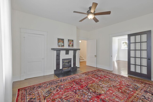 Building Photo - 4th Ave Riverside