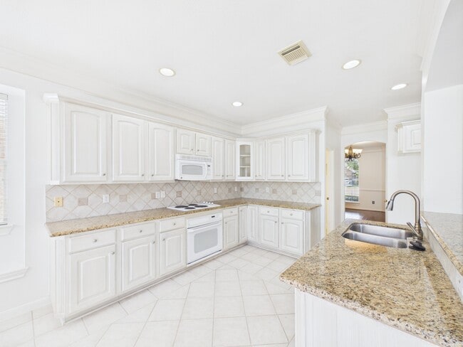 Building Photo - 5407 Lake Pl Dr