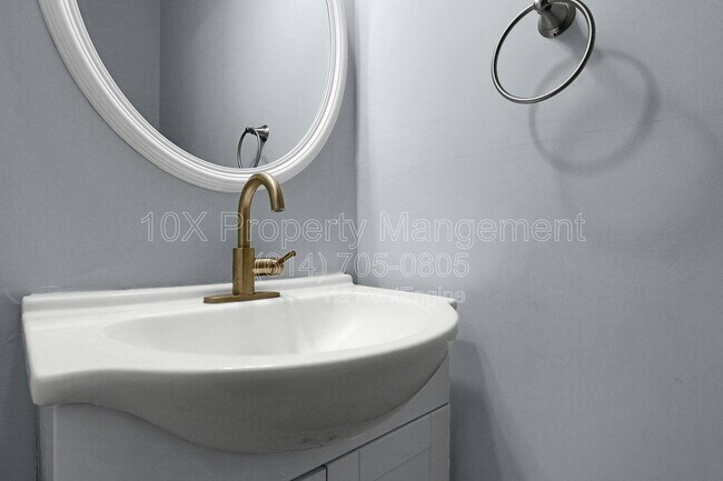 Building Photo - 614 Lilley Ave