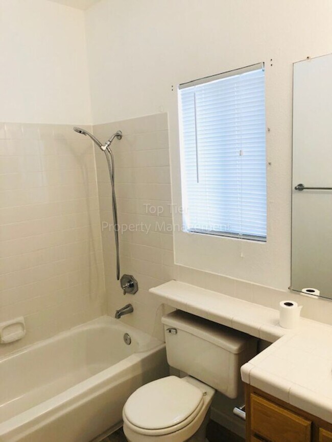 Building Photo - Beautiful 4 Bd/2.5 Ba, 1806 sf single-family house in Walnut Creek available now!