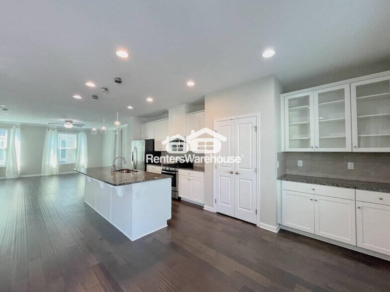 Building Photo - 521 Charles Porteus Ln