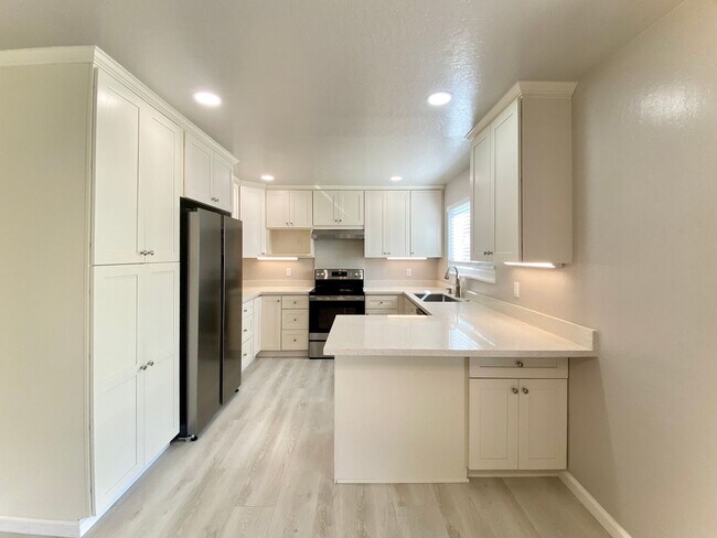 Building Photo - Gorgeous 5-bedroom home located in Fremont! – Huge Backyard!