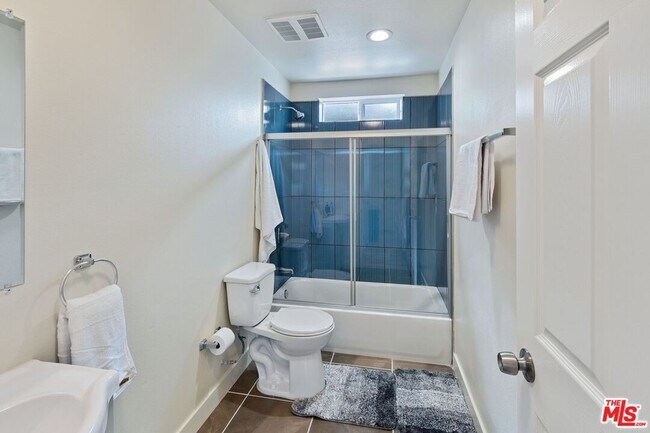 Building Photo - 5912 S Flower St