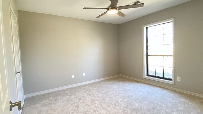 Building Photo - 206 Stonecliff Drive