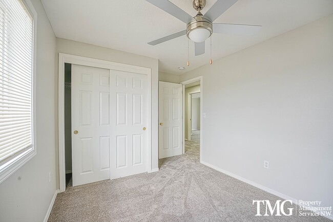 Building Photo - Beautifully Remodeled 4BR Home with Fenced Backyard