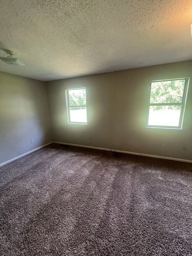 Building Photo - Desirable Modern Townhouse in Martin!