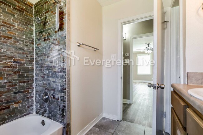 Building Photo - 5112 W 30th St