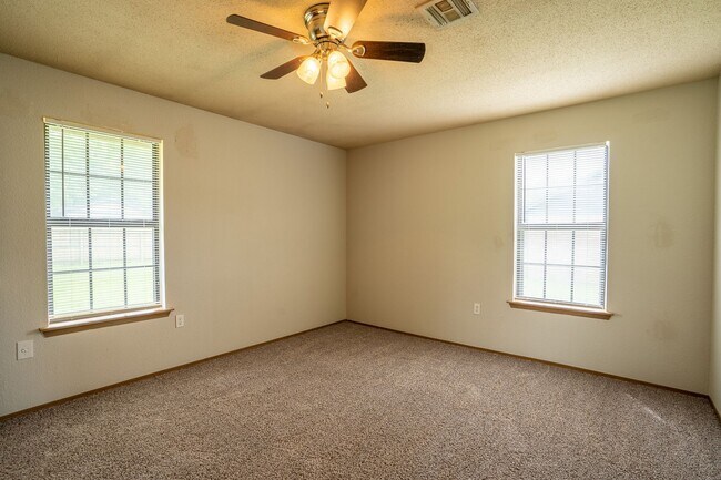 Building Photo - 3 Bed | 2 Bath | Broken Arrow