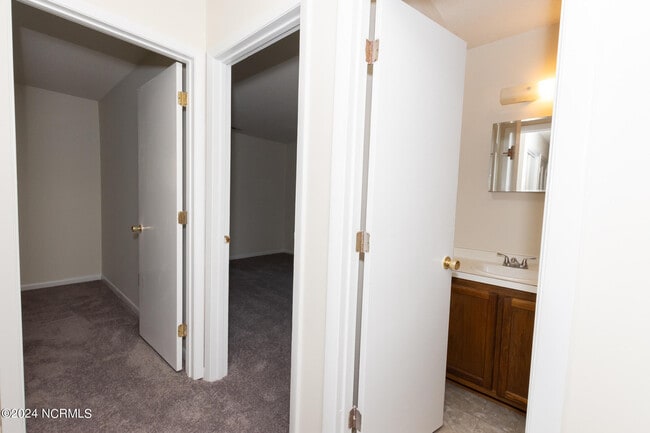 Building Photo - 111 Cherrywood Ct