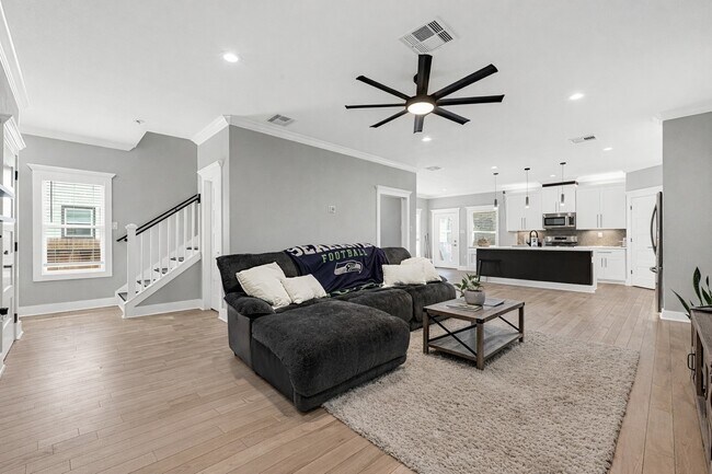 Building Photo - 3513 Omega St