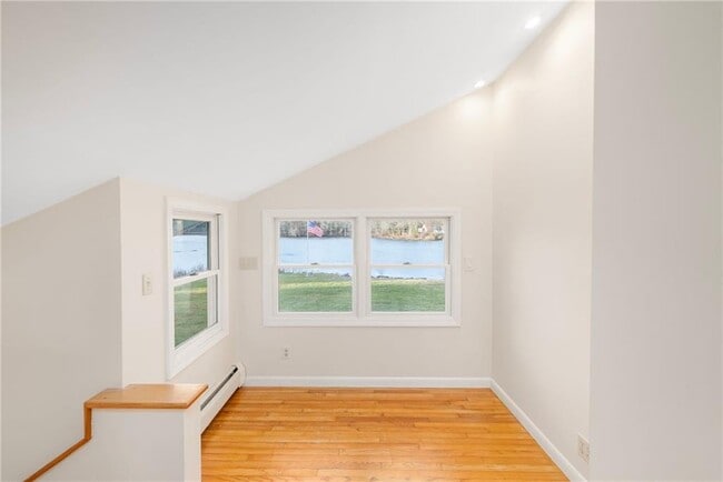 Building Photo - 8 Pine Ln