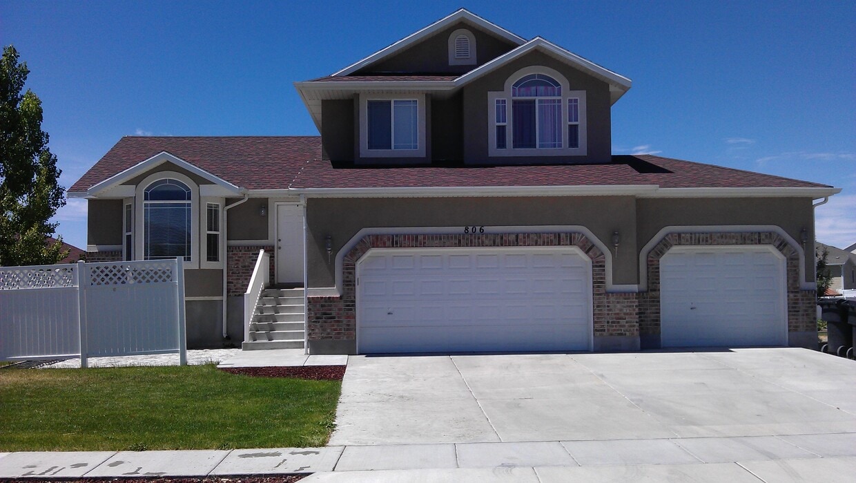 Primary Photo - 806 Saint Andrews Dr