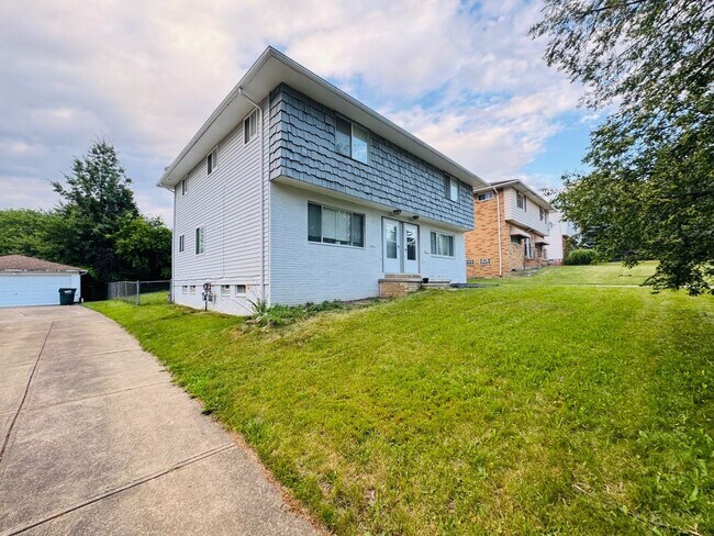 Building Photo - 8215 Crudele Dr