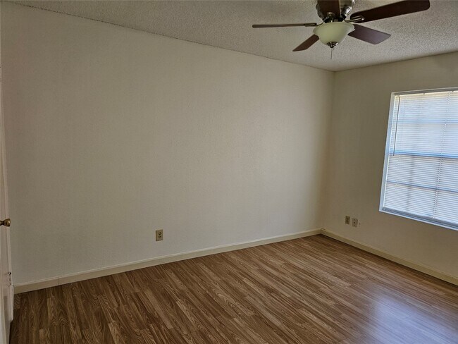 Building Photo - 2750 Holly Hall St