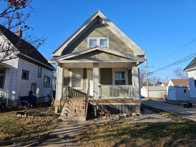 Primary Photo - Super cute SE 2 bedroom 1 bath with many u...