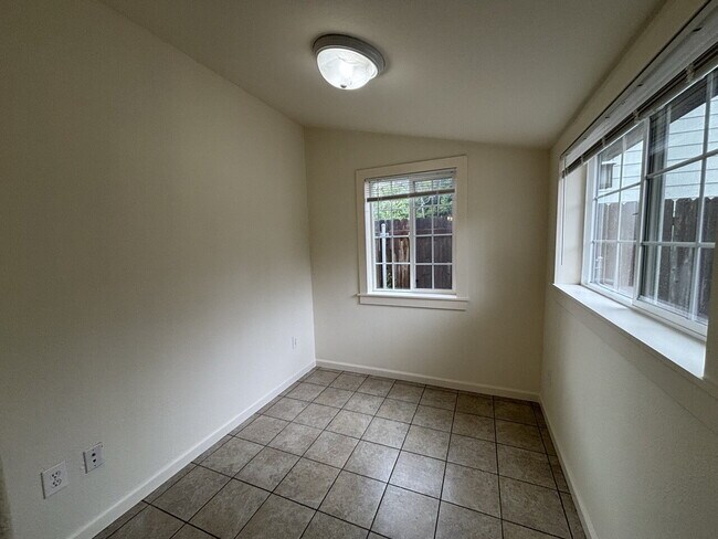Building Photo - Ideally located 3/2 home in Placerville for rent