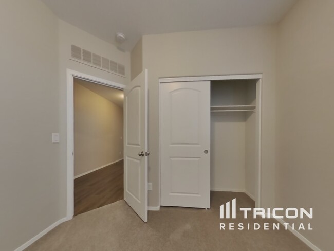 Building Photo - 6267 S 251st Dr