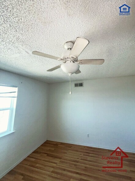 Building Photo - 2111 NW Lindy Ave