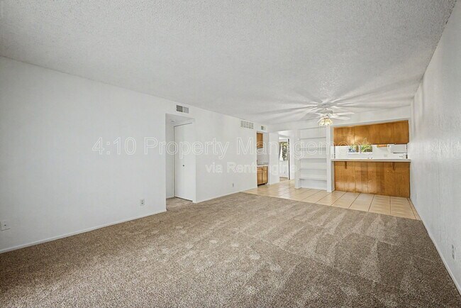 Building Photo - 4050 E Cactus Rd