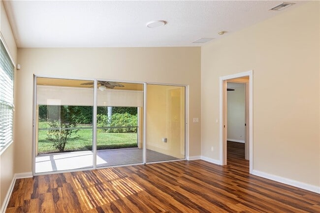 Building Photo - 5009 Corsica Square