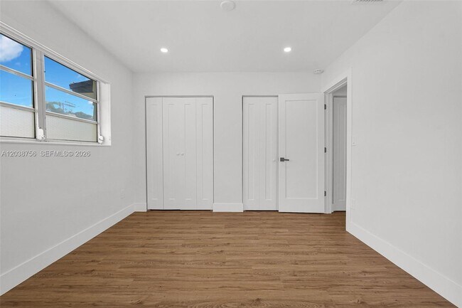Building Photo - 8201 SW 42nd St