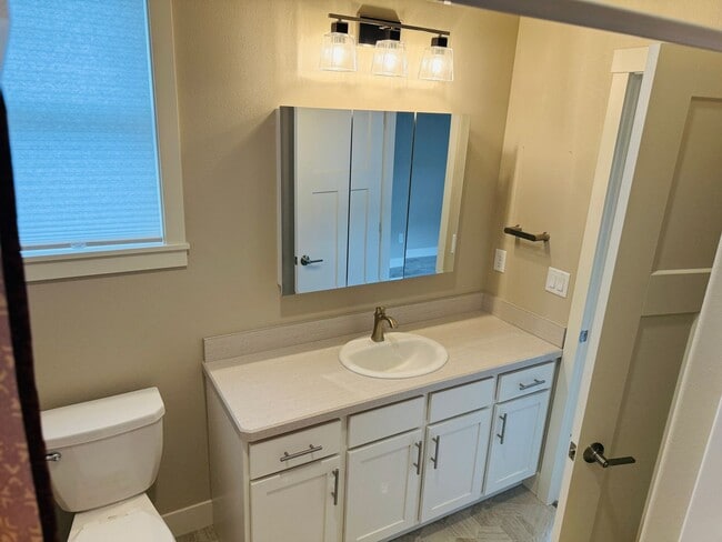 Building Photo - 2 bed, 2 bath West End Luxury